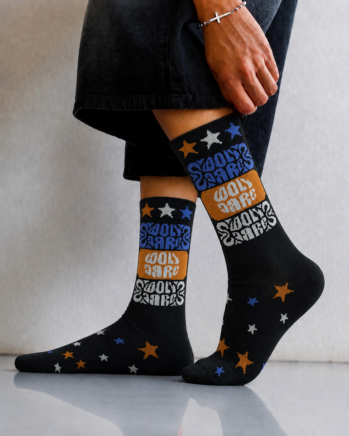 Retro Cartoon Star Crew Socks – Black
